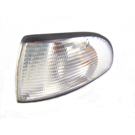 Kierunkowskaz prawy przód Audi A4 1315106919  8DO953050A