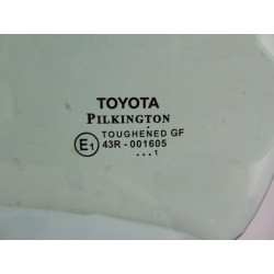 Szyba prawa przednia Toyota Avensis